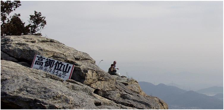 平日の登山でしたが正月明けか、登山客も多かったです