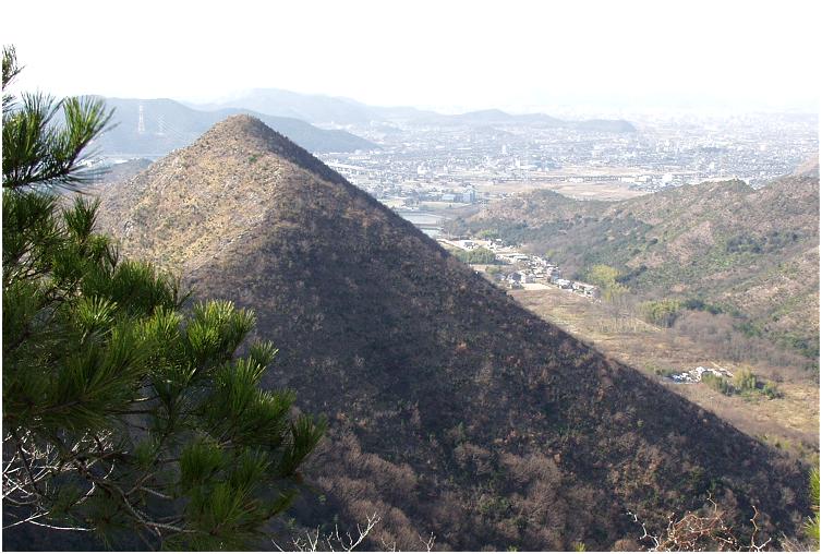 ���̕ӂ�̑�\�I�ȎR�l�ŁA������A�z���܂�