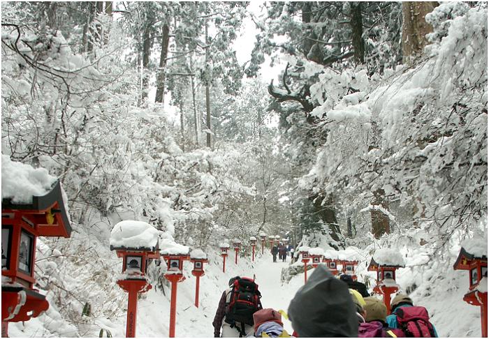 �R���ňꎞ���߂�������A���ؐ_�Ђ�ڎw���ĉ��R�s���ɓ���܂����B