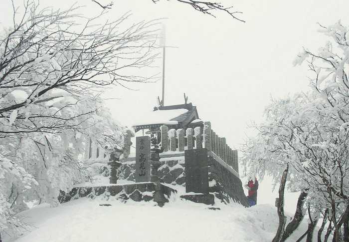 �����o�[�̊F����̋L�O�ʐ^���I���A�Â��ɂȂ������p�_�Ђł��B�A