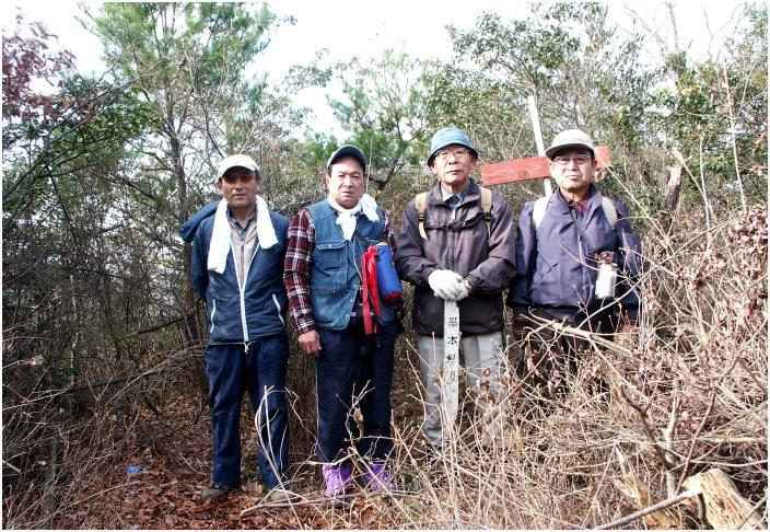 �E����n����A�r����A�s����̂R�l���u��\�m�E�R����v�̃����o�[�ł��B���[�����ł��I