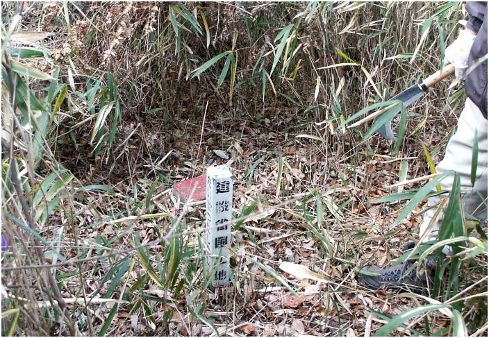 �O�p�_�����тɕ����A�L�O�ʐ^�������ז��̂��߁u�i�^�v��U����āE�E�E�E�E