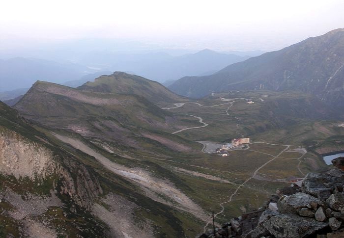 �k���̊ቺ�ɁA����A�s���J�n�̎����^�[�~�i���������Ă��܂��B