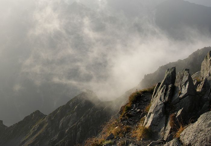 �Y�R�_�Еӂ肩��̍����k�J�ł��B�R���ӂ�͌����炵���ǂ��Ȃ�܂������k�J�͉_���N���Ă��܂��B