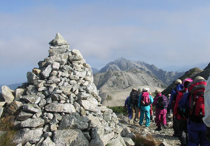 �R�O�����̒��H�x�e��ɁA���̕x�m�m�ܗ��Ɍ������܂��B�Ő��̏��������Y��ɐς܂ꂽ�P�������������܂����B