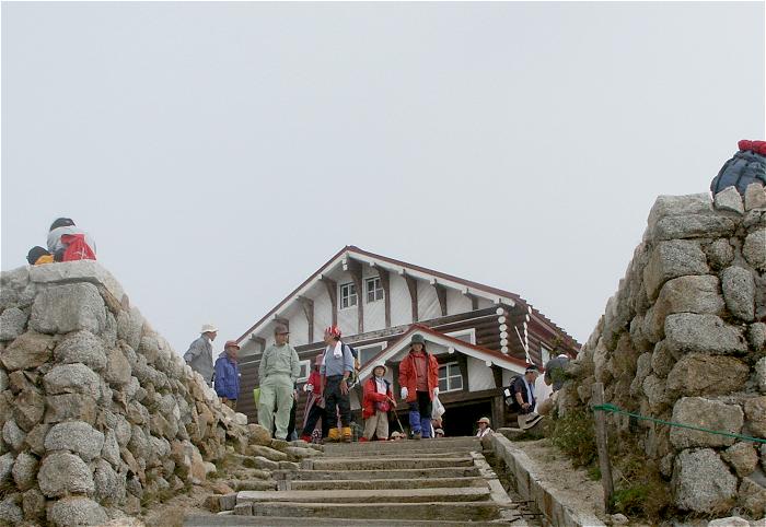 ���Ԕ��ł̂ЂƎ���A�����������Ƃ���ŉ��R���ɓ����I�o�R������x�e���܂߂Ė�T���Ԃ̕��s�ł����B