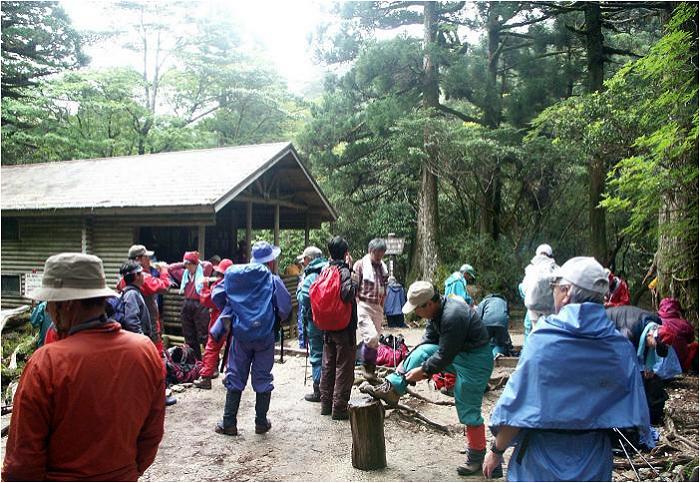 �S�O���قǕ��������ŗ��쏬���ɓ����A���h�ŗp�ӂ��Ē��������H�������őՂ��܂����B