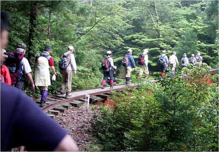 �g���l���A�S������̃X�������_�̎U�����ł���